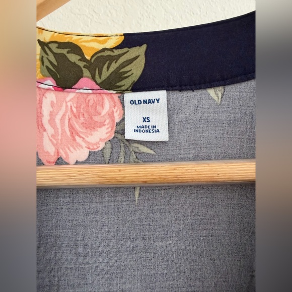 Size XS Old Navy women’s floral wrap dress - Picture 7 of 9